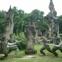 喧嘩を仲裁するブッダさん