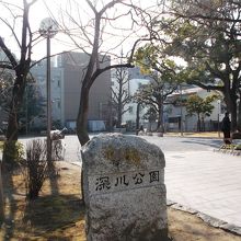 富岡八幡宮側の公園