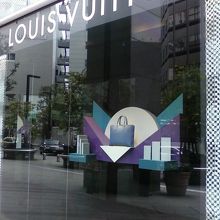 高島屋さんの看板店ですね。