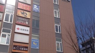 駅前の飲食店ビル
