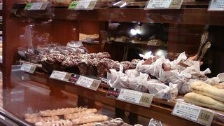 おいしいイタリア系のパン屋さんです。