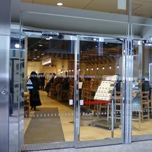 結構広い店内です。