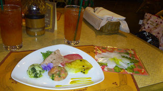 踊って、食べて、会える！夢のレストラン！！