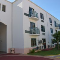 私たちの泊まった部屋はフロント近くのプールの真横でした。