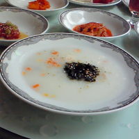 鮑と海苔のお粥。なかなか美味しかった