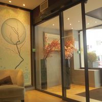 エントランスはなんとなく和風なインテリア