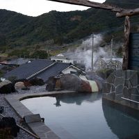 仕切りのある混浴露天風呂