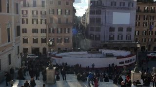 フレンドリーなポリスがいるスペイン広場！