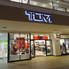 こちらも珍しい、TUMIのアウトレット