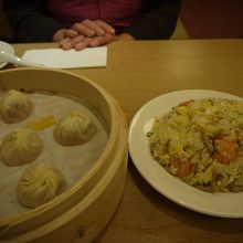 蟹小籠包と海老炒飯