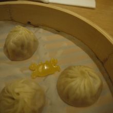 蟹小籠包の蟹の印が可愛い！