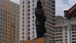 ベトナム人英雄の銅像