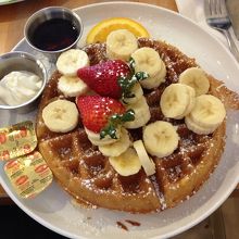 バナナ乗せのワッフル