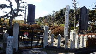 義経四天王とその愛馬の墓