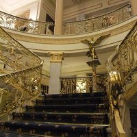 ホテル内の階段が豪華でした