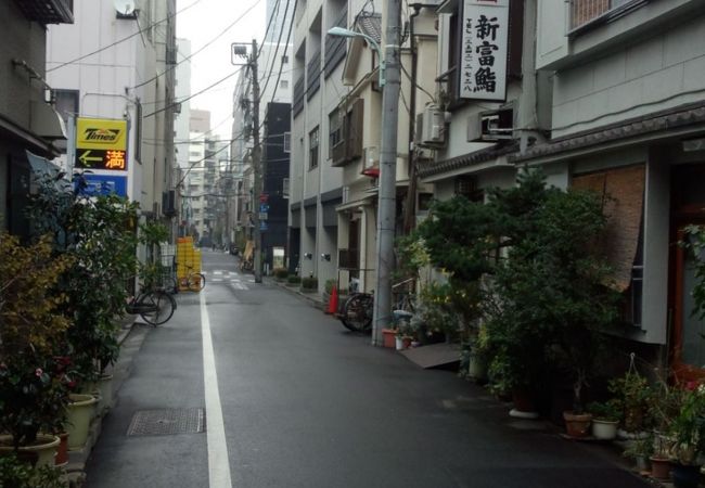 路地裏で静かに