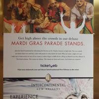 エレベーター内の案内。