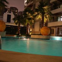 夜のプール　なかなか素敵