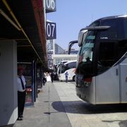 トルコ最大のバス会社のメトロバスの乗り場はいくつもある、中央バスターミナル