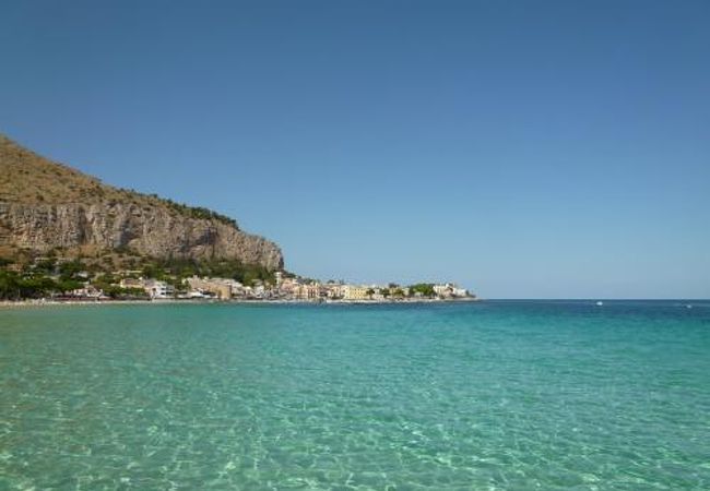 モンデッロ（Mondello)は美しいビーチで優雅に過ごせます♪