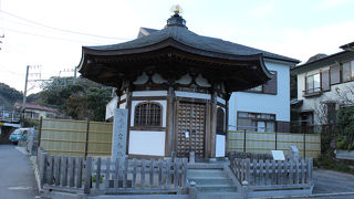 亀ヶ谷坂切通しの入口にある頼朝の娘を供養するために建てられた地蔵堂