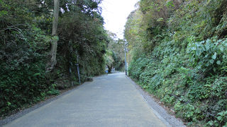 鎌倉七口の一つで扇ガ谷から北鎌倉へ抜ける道