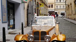 細い路地のそぞろ歩きが楽しい。