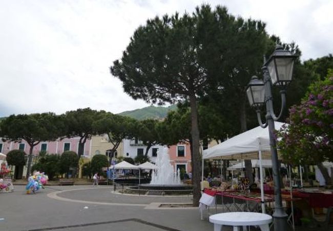 カサミッチョラは温泉がわく港町です♪