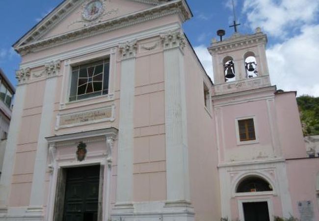 ラッコアメーノのカテドラルは「サンタ レスティツータ教会」♪