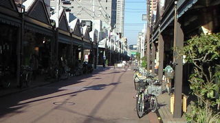 70軒以上のもんじゃ焼きの店が軒を連ねる通り！