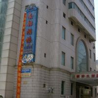 あまり綺麗ではない中級ホテル