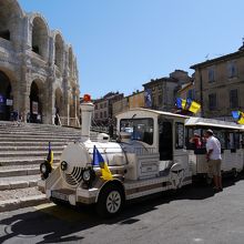 闘牛場とプチトラン