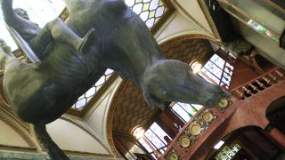 ルツェルナ館にある馬にまたがる聖ヴァーツラフを題材にした芸術作品には驚いた