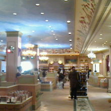 昼間はガラガラ