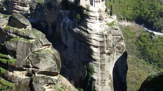 フランゴス・カテラノスによるフレスコ画が残ることで知られる修道院