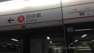 ホテルやモールに直結していて便利