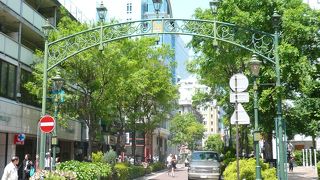 ＪＲ関内駅より徒歩３分の場所にあり昔の面影が残っています