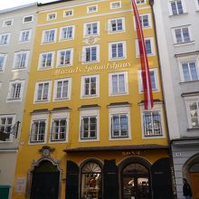 1階はスーパー。