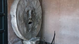 「すばらしい装飾」を意味する教会・・・