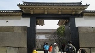 大阪城の荘厳な正門