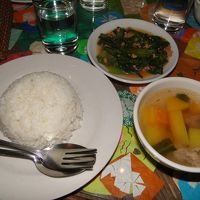 食事の一例。サービスです。