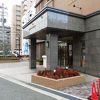 宿泊価格のディスカウント（安さ）をアピールする東横INN 大阪阪急十三駅西口