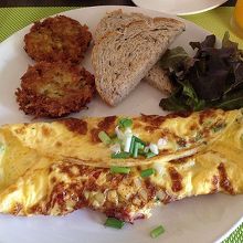 シンプルだけどちゃんと美味しい　トーストにはバターとジャム付