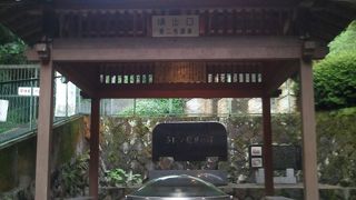 ガラス越しですが間近で見れます