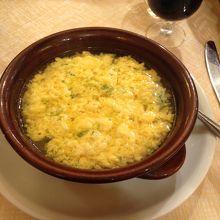 ローマの家庭料理の１つ。卵スープ。
