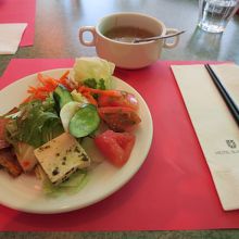 バイキングのサラダ