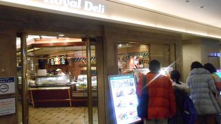 飛行機を眺めながらのランチはいかが？