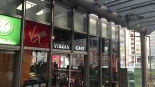 紙コップでコーヒー