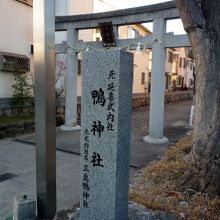 周囲をマンションや住宅に囲まれて…