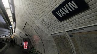 メトロ　ヴァヴァン駅　有名カフェが近くにたくさん